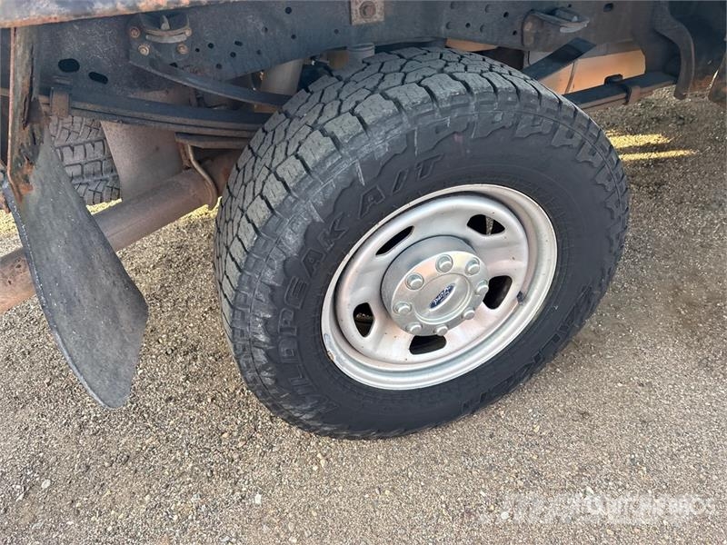 Ford F-350 平ボディー