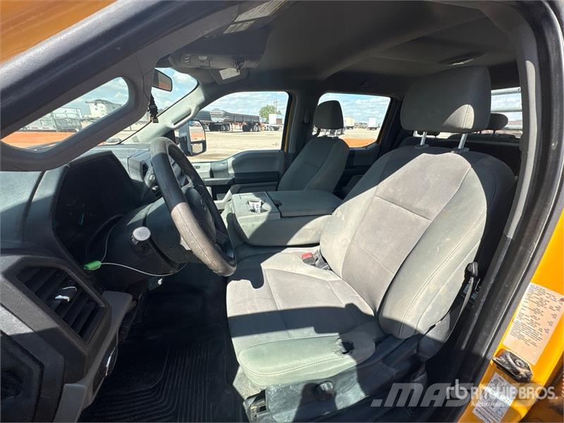 Ford F-350 Platós / Ponyvás teherautók