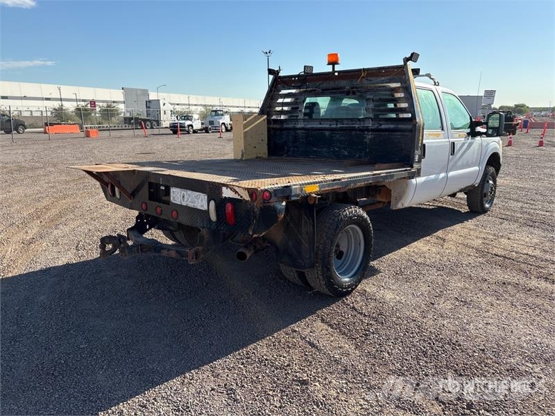 Ford F-350 Tovornjaki s kesonom/platojem