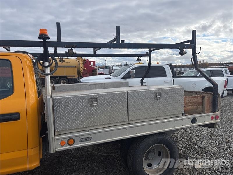 Ford F-350 Tovornjaki s kesonom/platojem