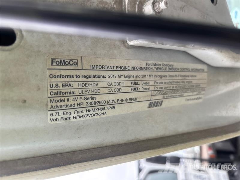 Ford F-350 Kabiny a interiér