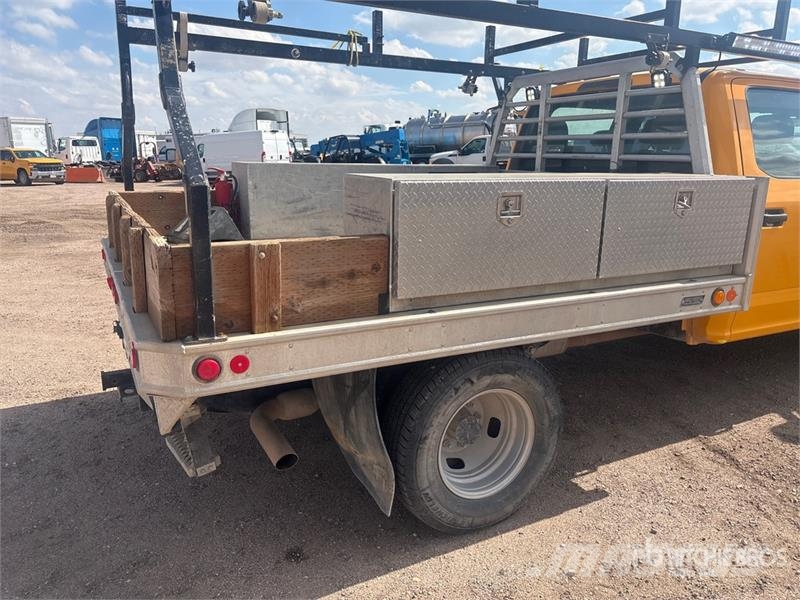 Ford F-350 Platós / Ponyvás teherautók