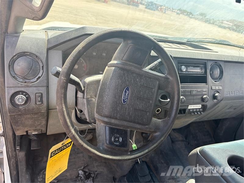 Ford F-350 Tovornjaki s kesonom/platojem