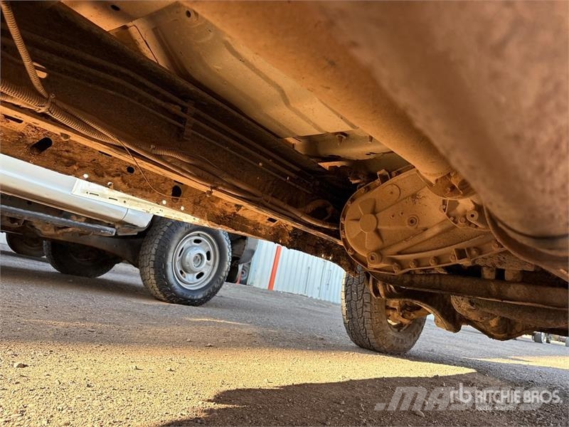 Ford F-350 Pritschenwagen/Pritschenwagen mit Seitenklappe