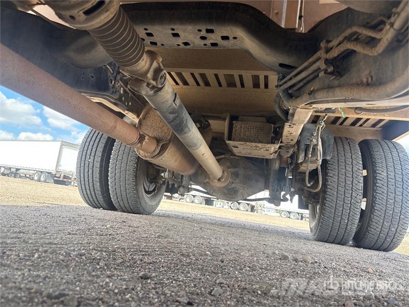 Ford F-350 Platós / Ponyvás teherautók