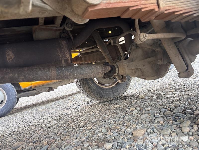 Ford F-350 Platós / Ponyvás teherautók