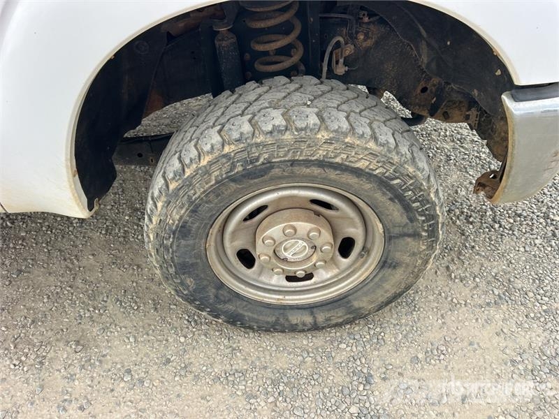 Ford F-350 شاحنات خفيفة/مفصلية الجوانب