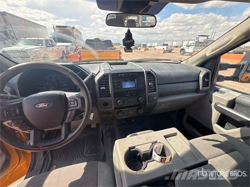 Ford F-350 Platós / Ponyvás teherautók