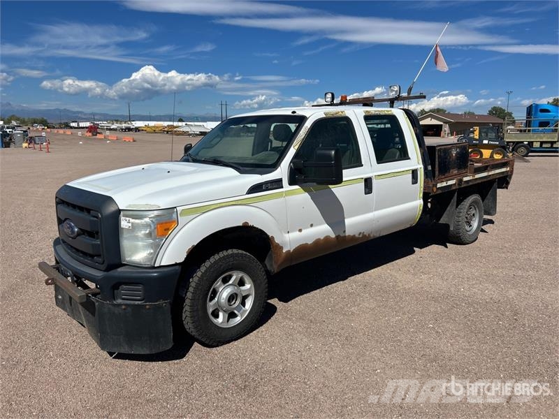 Ford F-350 Tovornjaki s kesonom/platojem