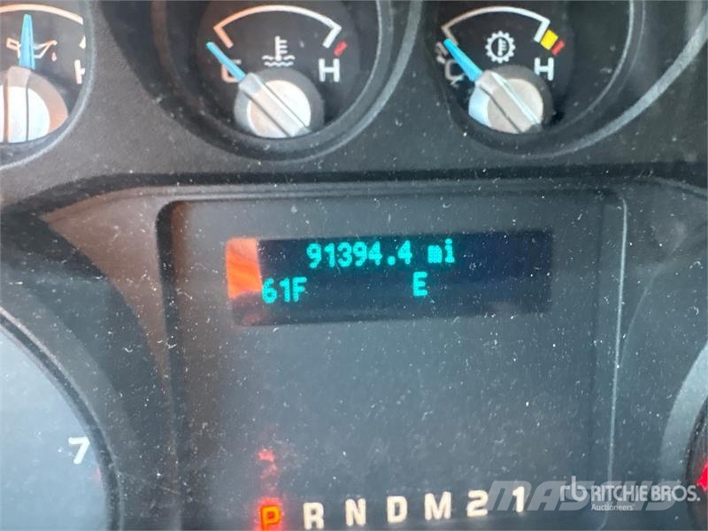Ford F-350 平ボディー