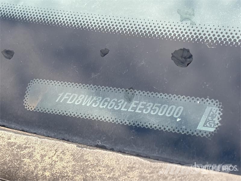 Ford F-350 Tovornjaki s kesonom/platojem