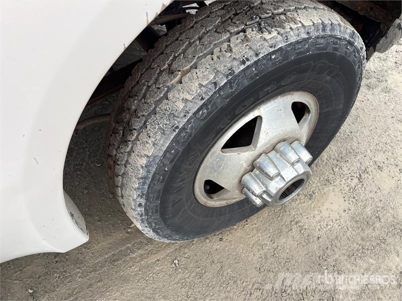 Ford F-350 Tovornjaki s kesonom/platojem