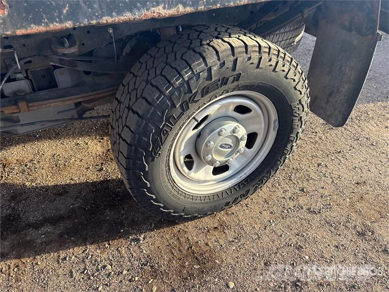 Ford F-350 平ボディー