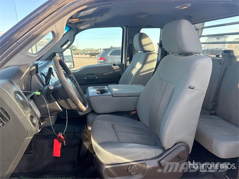 Ford F-350 平ボディー