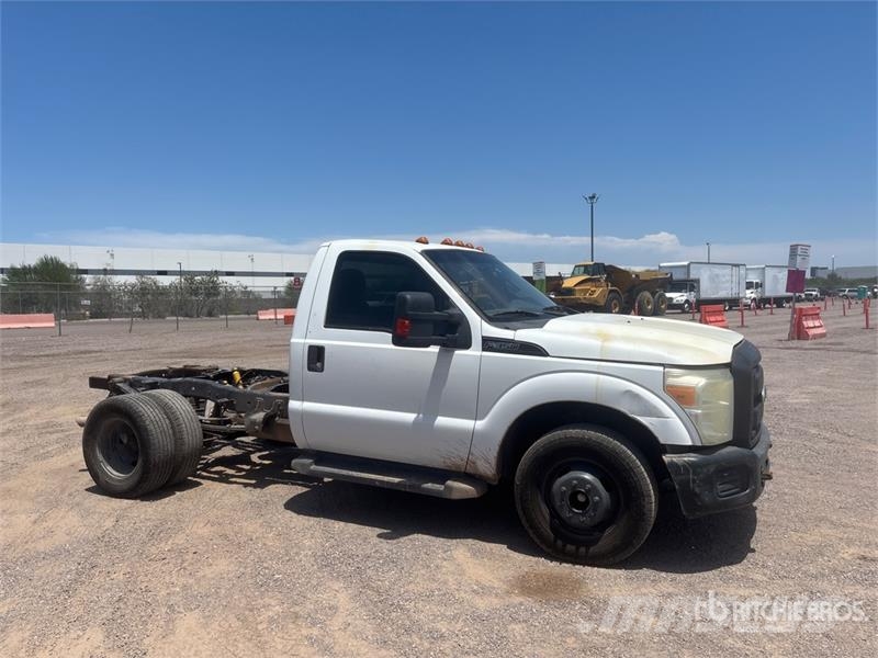 Ford F-350 駕駛室與內部