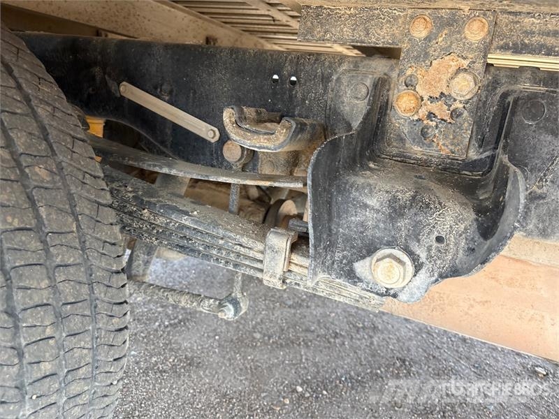 Ford F-350 Platós / Ponyvás teherautók