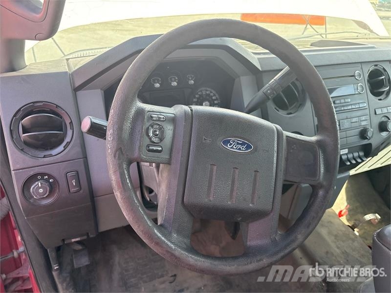 Ford F-350 Tovornjaki s kesonom/platojem