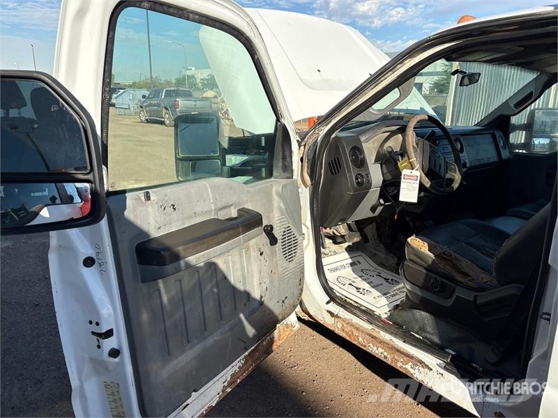 Ford F-350 Pritschenwagen/Pritschenwagen mit Seitenklappe
