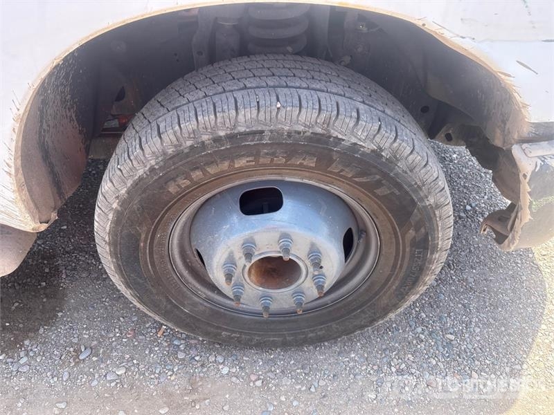 Ford F-350 駕駛室與內部