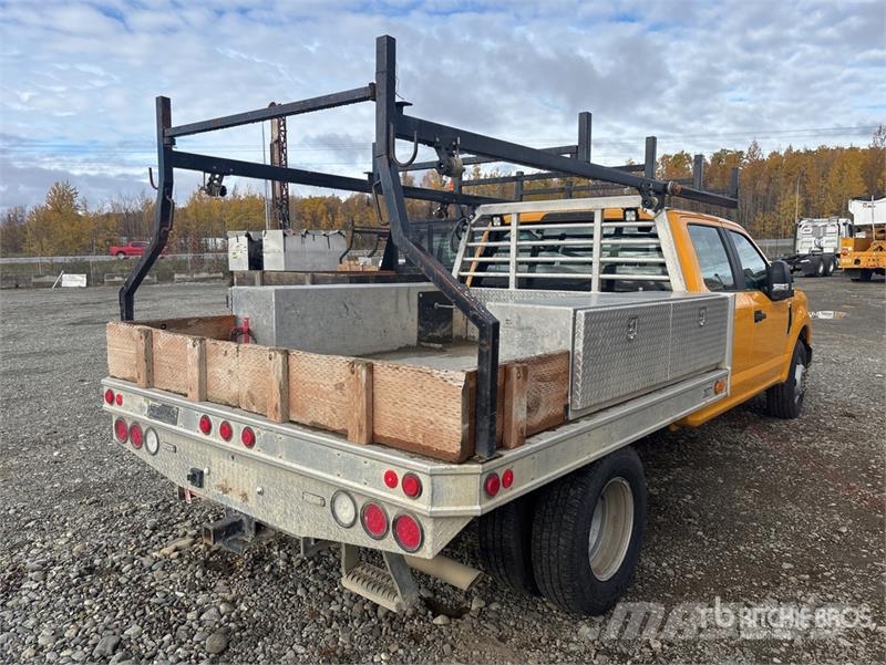 Ford F-350 Tovornjaki s kesonom/platojem