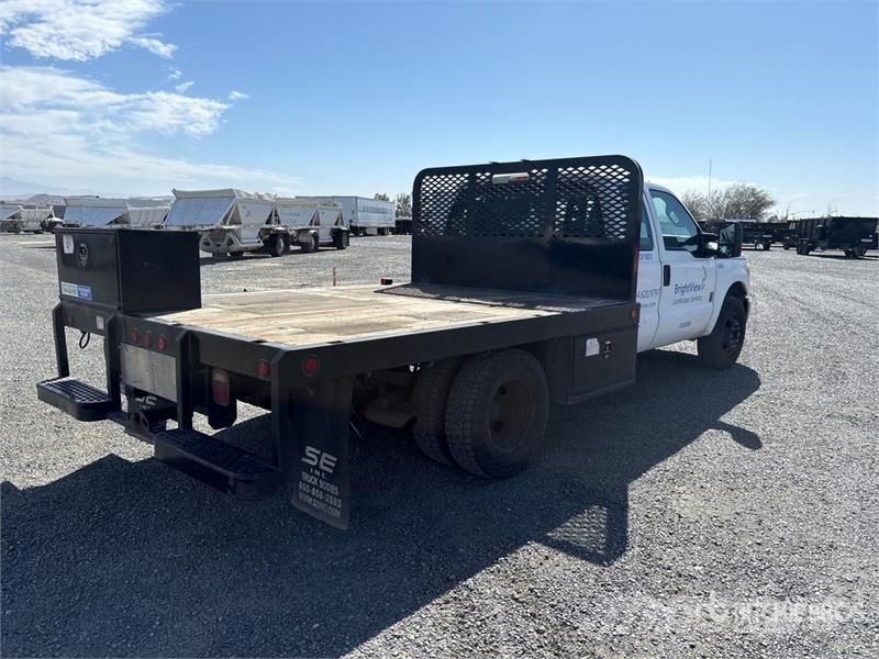 Ford F-350 Tovornjaki s kesonom/platojem