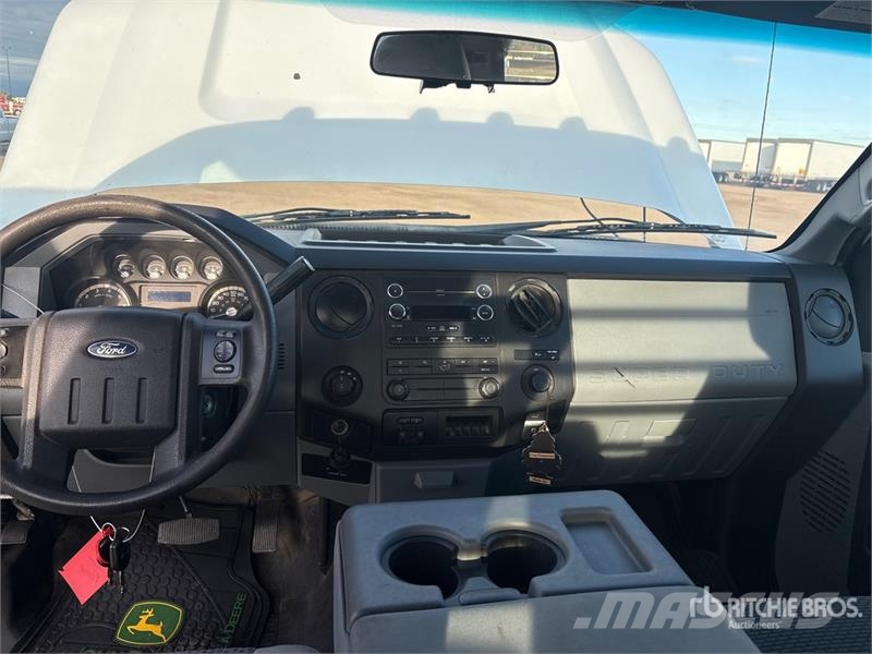 Ford F-350 平ボディー
