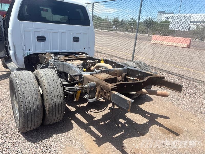 Ford F-350 駕駛室與內部