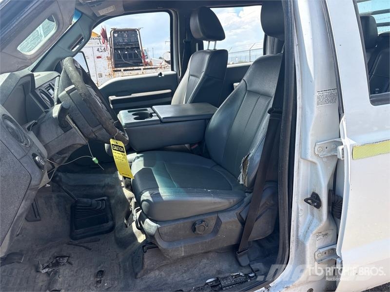 Ford F-350 Tovornjaki s kesonom/platojem
