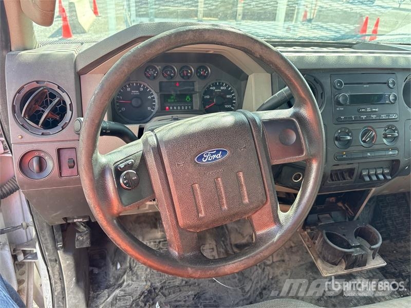 Ford F-350 Vieglais kravas automobilis/izkraušana no sāniem