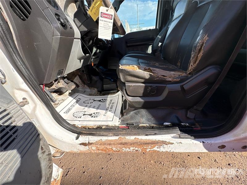 Ford F-350 Pritschenwagen/Pritschenwagen mit Seitenklappe