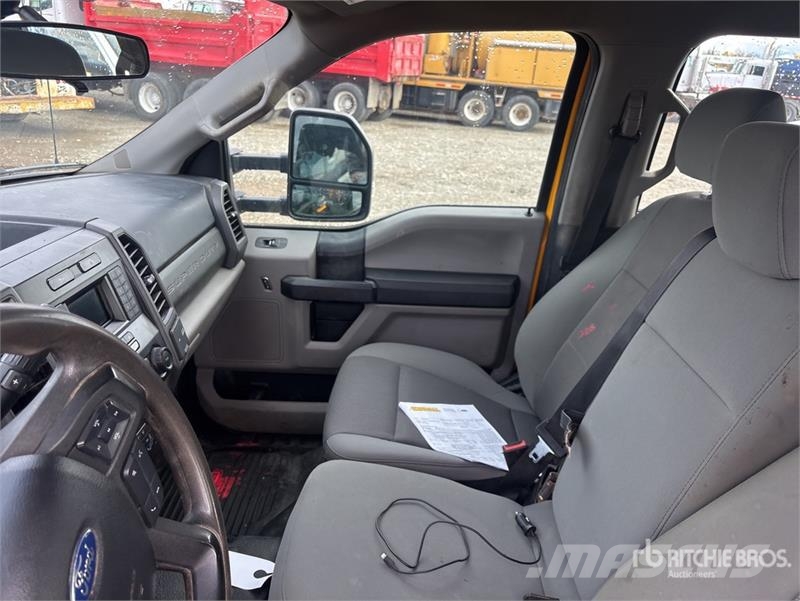 Ford F-350 Tovornjaki s kesonom/platojem