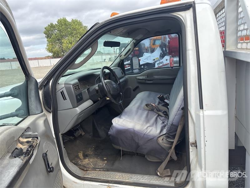 Ford F-350 Platformas/izkraušana no sāniem