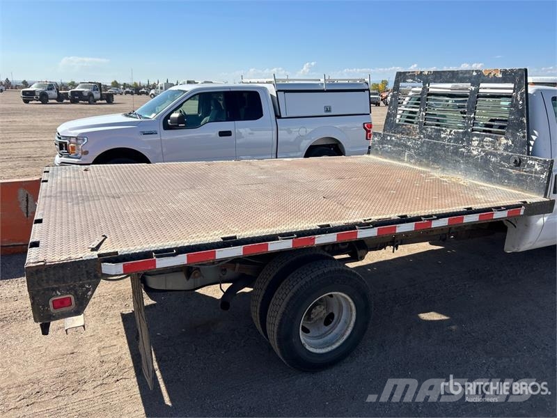 Ford F-350 Tovornjaki s kesonom/platojem