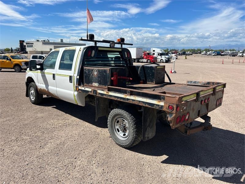 Ford F-350 Tovornjaki s kesonom/platojem