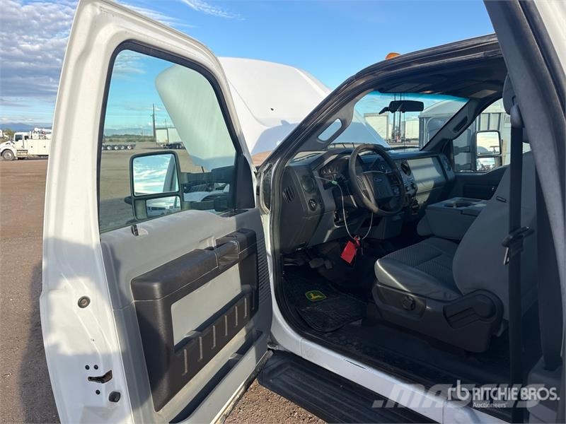 Ford F-350 平ボディー