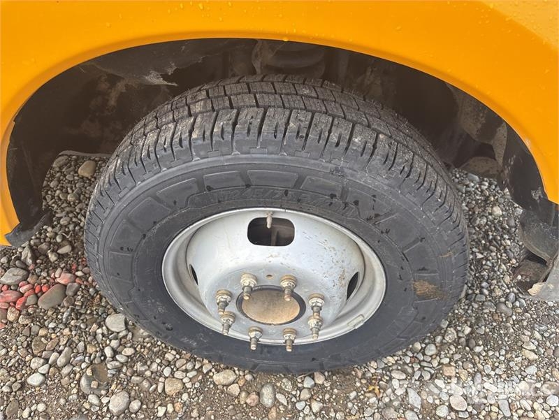 Ford F-350 Tovornjaki s kesonom/platojem