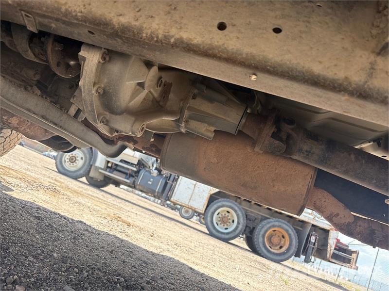 Ford F-350 Tovornjaki s kesonom/platojem