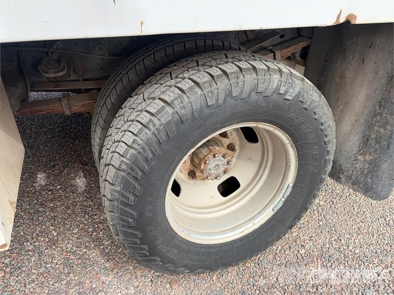Ford F-350 Platós / Ponyvás teherautók