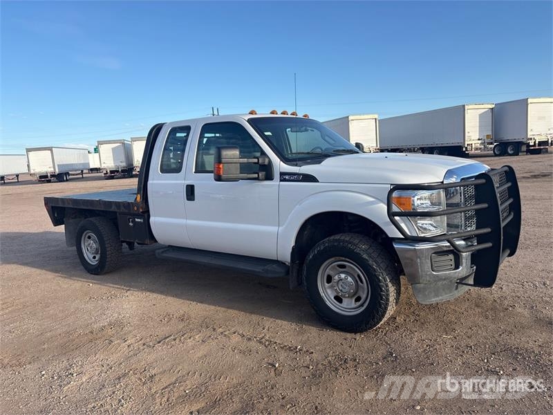 Ford F-350 平ボディー
