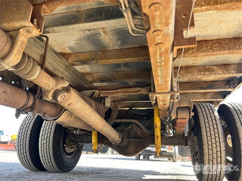 Ford F-350 Tovornjaki s kesonom/platojem
