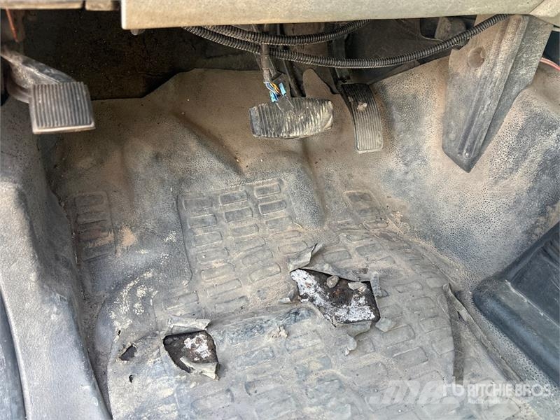 Ford F-350 Tovornjaki s kesonom/platojem