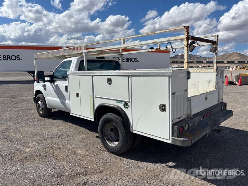 Ford F-350 Vieglais kravas automobilis/izkraušana no sāniem