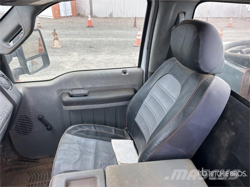 Ford F-350 شاحنات خفيفة/مفصلية الجوانب