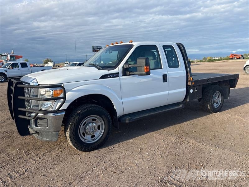 Ford F-350 平ボディー