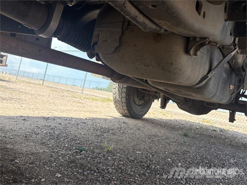 Ford F-350 Tovornjaki s kesonom/platojem