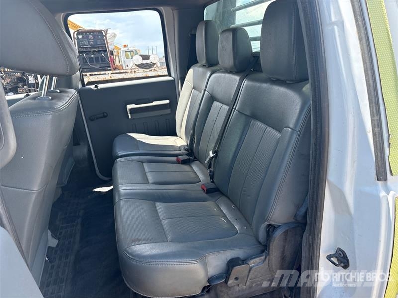 Ford F-350 Tovornjaki s kesonom/platojem