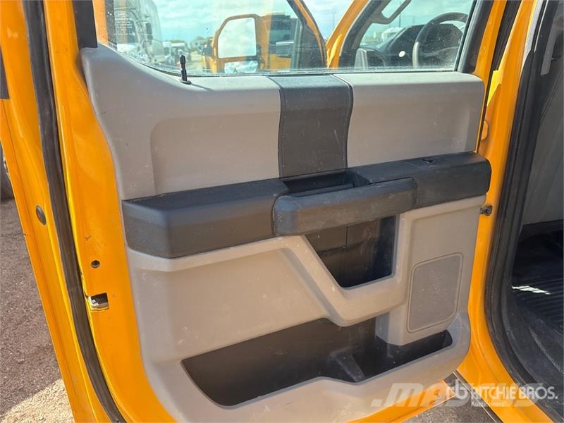 Ford F-350 Platós / Ponyvás teherautók