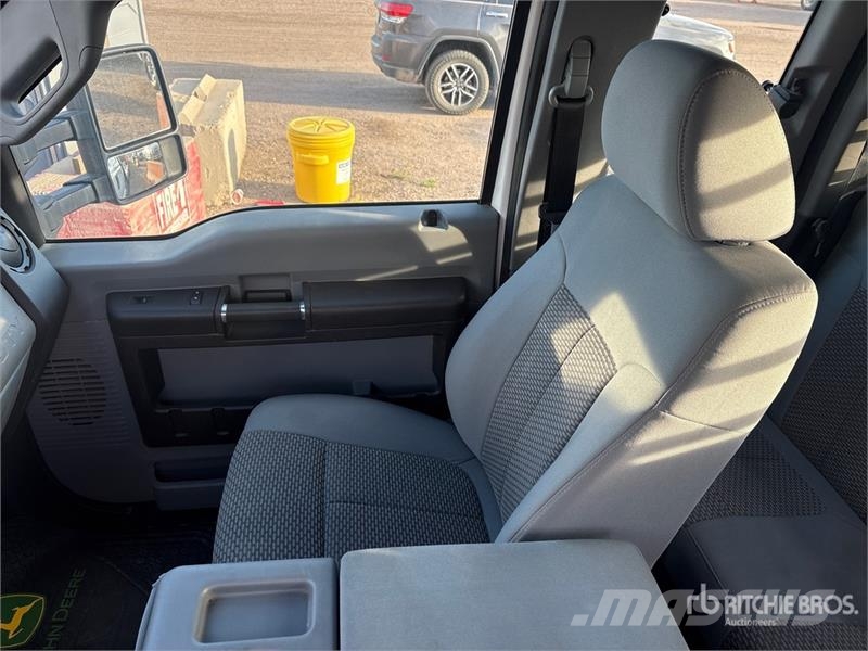 Ford F-350 平ボディー
