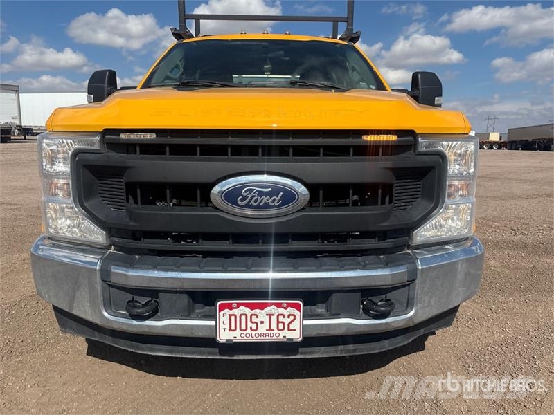 Ford F-350 Platós / Ponyvás teherautók