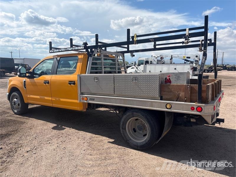 Ford F-350 Platós / Ponyvás teherautók